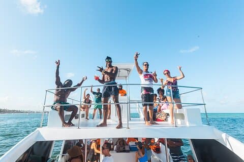 Punta Cana Boat Party upplevelse med snorkling och naturlig pool