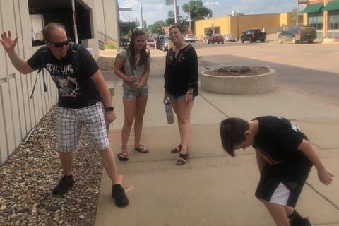 Chasse au trésor aventureuse à Corona par des charognards zombies