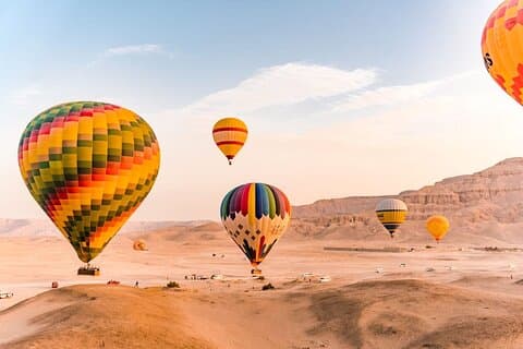 Um pacote Luxor Hot Air Balloon com Luxor Full Day Tour
