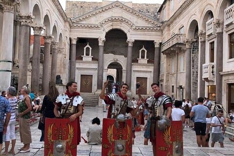 Private History Split Walking Tour in Spanish