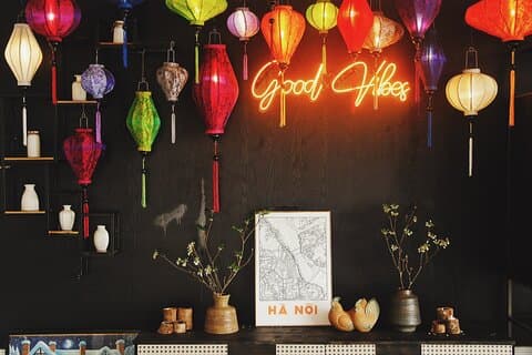 Authentische Bun Cha Hanoi-Zubereitung – mit Blick auf die Skyline von Westlake