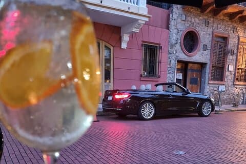 Vida noturna privada no Panamá em um conversível: cassinos e bares