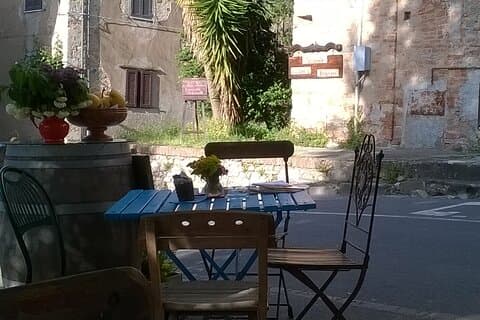 Experience the Tuscany Life-style