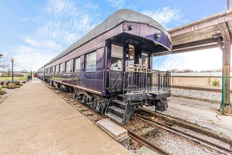 優先入場：ガイド付きツアーでの歴史的な鉄道公園と鉄道博物館のチケット