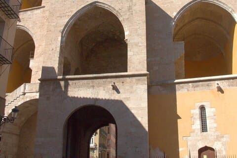 Between Two Gates: A Self-Guided Audio Tour i Valencia