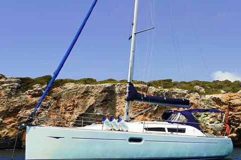 Privat 2-timmars rundtur i Barcelona på en segelbåt