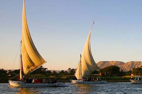 Tour privado de día completo a Asuán desde Luxor