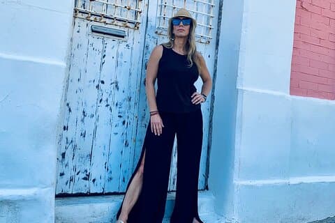 Pour & Pose: Reiseporträts mit einem Hauch Wein