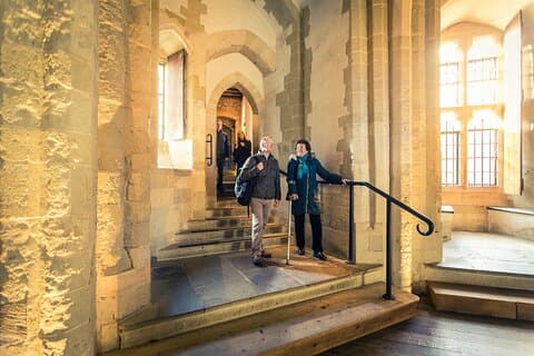 Tower of London: Eröffnungszeremonie & Zugang zu frühen Kronjuwelen