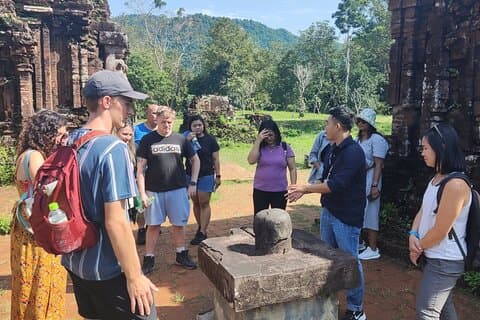Visite matinale du sanctuaire de My Son à 6 heures du matin avec Banh My et café