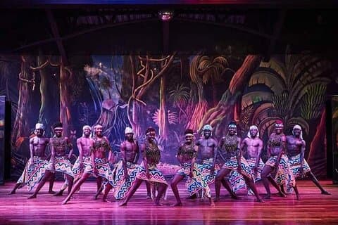 Cena privada y experiencia de baile en Nairobi Safari Park Hotel