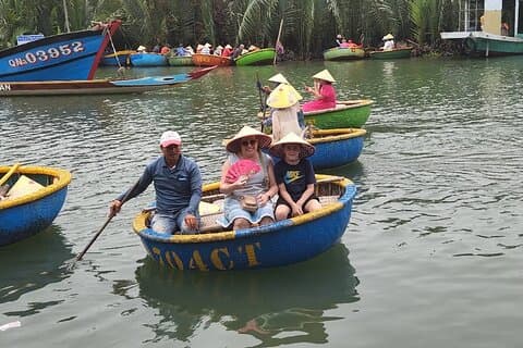 Korbboot- und Büffelfahrt, Landwirtschaft, Töpferei und Stadtrundfahrt durch HoiAn