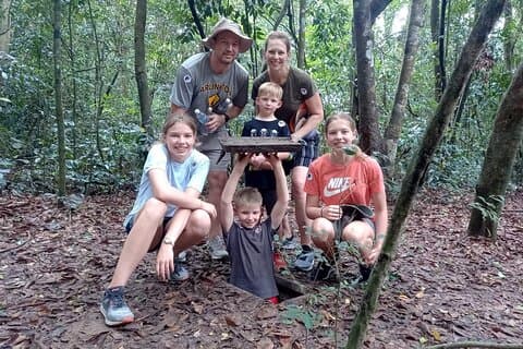 Tour di mezza giornata Premier per piccoli gruppi: esplorazione dei tunnel di Cu Chi