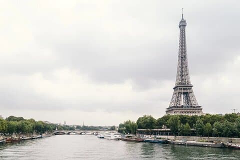 Transfer och heldags privat rundtur i Paris med lunchkryssning