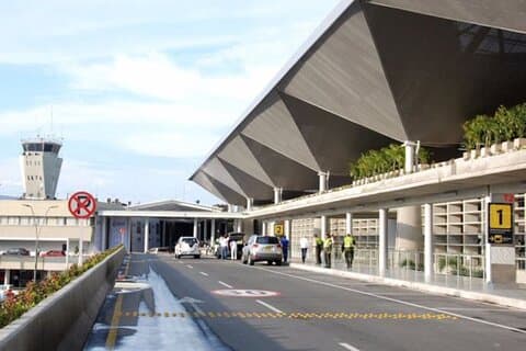 Transfer privado de chegada ou partida: Aeroporto Alfonso Bonilla Aragón