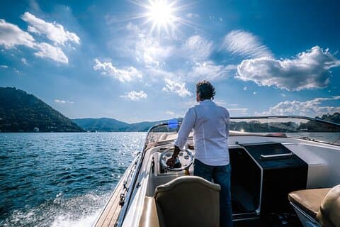 Croisière privée et guidée d'une heure sur le lac de Côme en bateau à moteur