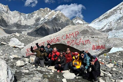 Trekking al campo base dell'Everest -12 giorni con guida esperta di sherpa
