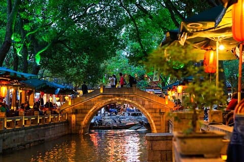Six Arts Museum and Tongli Water Town Private Tour from Suzhou