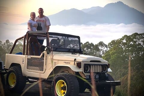 Mount Batu Sunrise by Jeep 4WD + lava negra + fonte termal natural