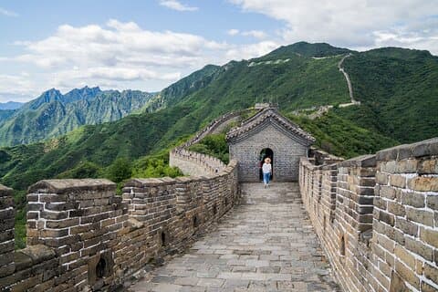 Private Mutianyu Great Wall & Hutong Food Tour mit Akrobatischer Show