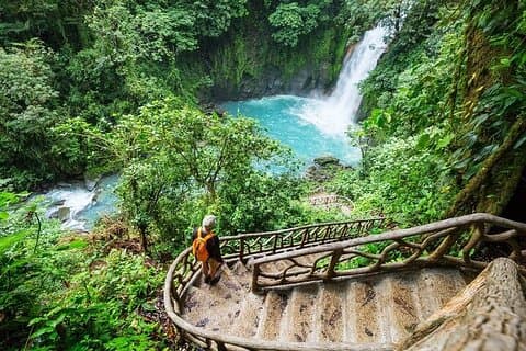 Rio Celeste Tour + Faultier-Schutzgebiet + Heiße Schokolade