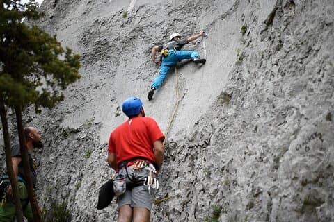 [ALMOST] DOWNTOWN CLIMBING try climbing and break the fear