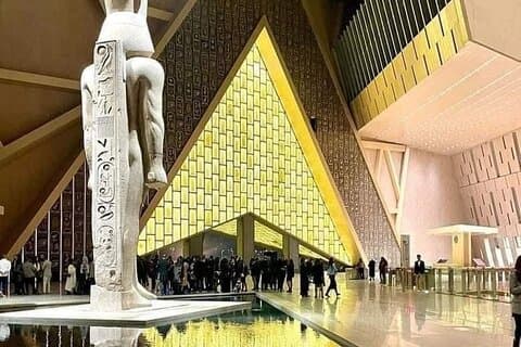 Visita guiada privada a las pirámides de Giza y al Gran Museo Egipcio