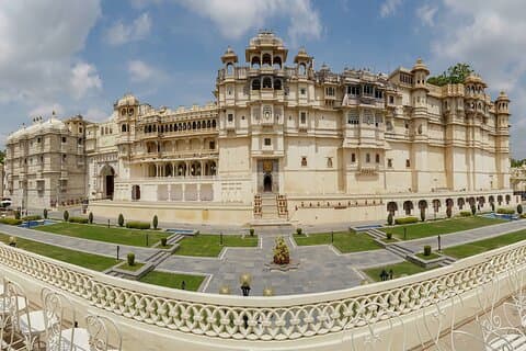 Paquete turístico de Udaipur con guía y taxi privado
