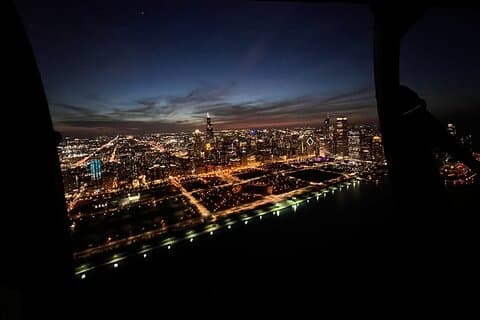 Chicago Helicopter 25-Mile Tour für bis zu drei Passagiere