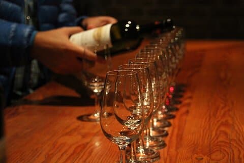 Vingårdsberättelser och vinprovning på Santorini
