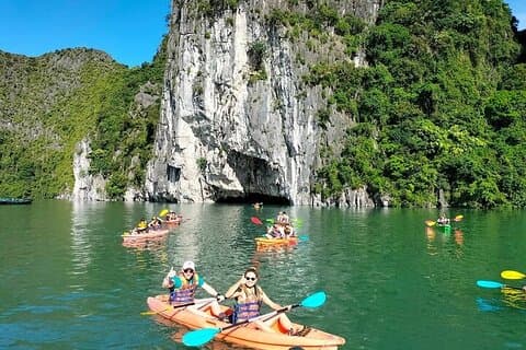 3-dagars Bai Tu Long kryssning: Halong bay, kajak, måltider, grotta, strand - All Inclusive