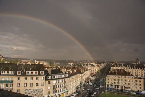Tour personalizzato privato con una guida locale a Caen