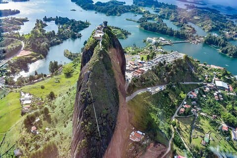 Voo de helicóptero em Guatape