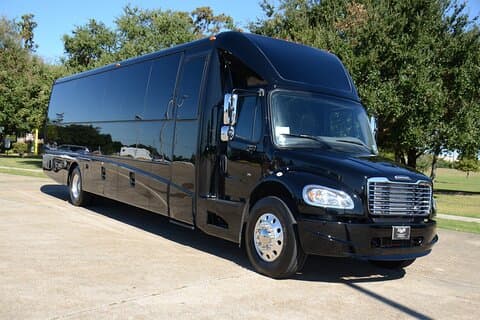 Traslado en Bus de 39 Pasajeros desde MSY/Puerto al Centro