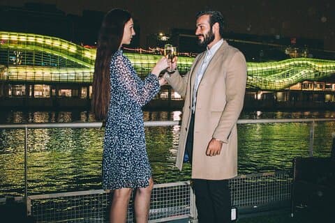 Seinen River Dinner Cruise med Live Singer av VIP Yacht de Paris