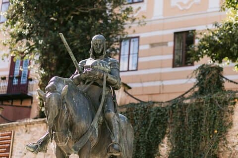 Conoce Zagreb: recorrido a pie por monumentos y esculturas