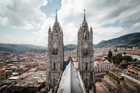 Excursão privada pela cidade velha de Quito e meio do mundo
