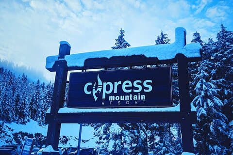 Tour in gondola dal mare al cielo di Vancouver a Squamish e Cypress Winter Fun Private
