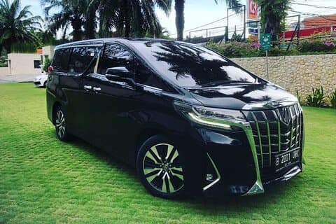 Alugue um carro particular de luxo em Bali com um motorista que fala inglês