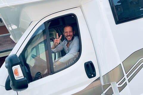 Experiencia privada en autocaravana en el interior florentino