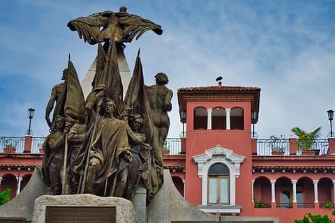 Casco Antiguo walking tour and the Panama canal