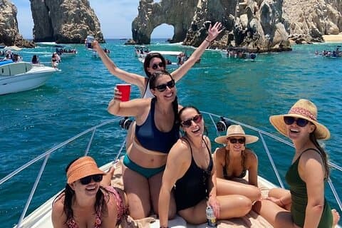 Cabo Private Yacht Tour: Arch, Snorkeling, Food and Drinks