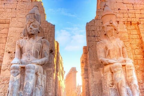 Private Ganztagestour zum Ost- und Westufer von Luxor mit Mittagessen