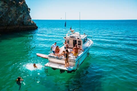 Cruise along the beaches of Arrábida