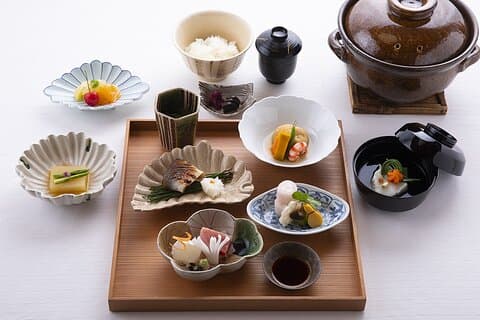 Asakusa: Traditionell utsökt lunch efter historietur