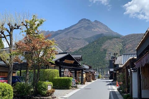 Escursione privata di un giorno a Yufuin e Dazaifu da Fukuoka con minibus