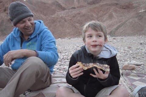 Wüstenfamilienspaß: Traditionelle Brot- und Jeep-Tour