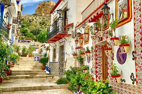 Alicante: recorrido privado a pie personalizado con un guía local