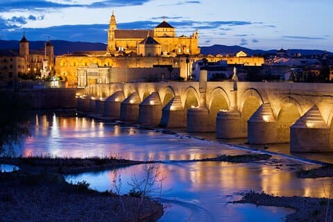 Recorrido privado a pie por Córdoba con guía (recorrido privado)