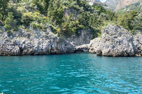 Excursion en bateau sur la côte amalfitaine avec apéritif